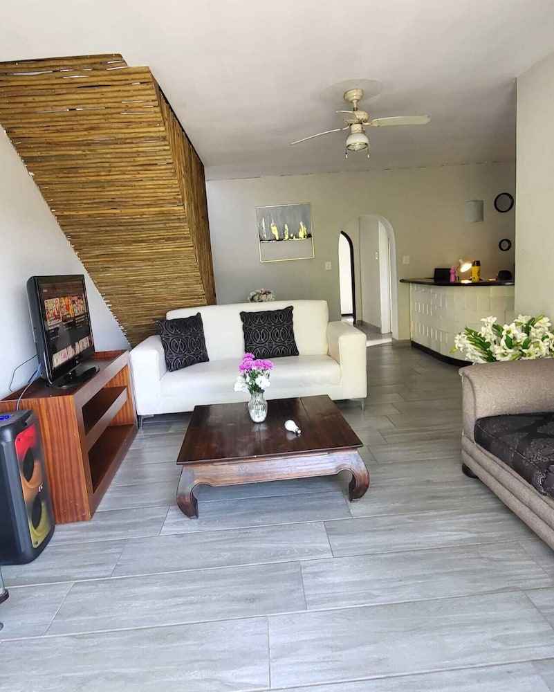 Hostal Brisas Calobreñas