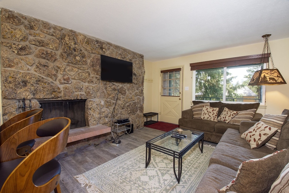 Hi Country Haus - 10-13 3 Bedroom Condo by RedAwning - Property Image 10