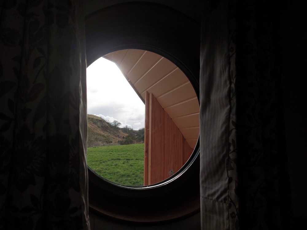 Cosy Countryside Cabin - Sleeps 2, Parking & Farm