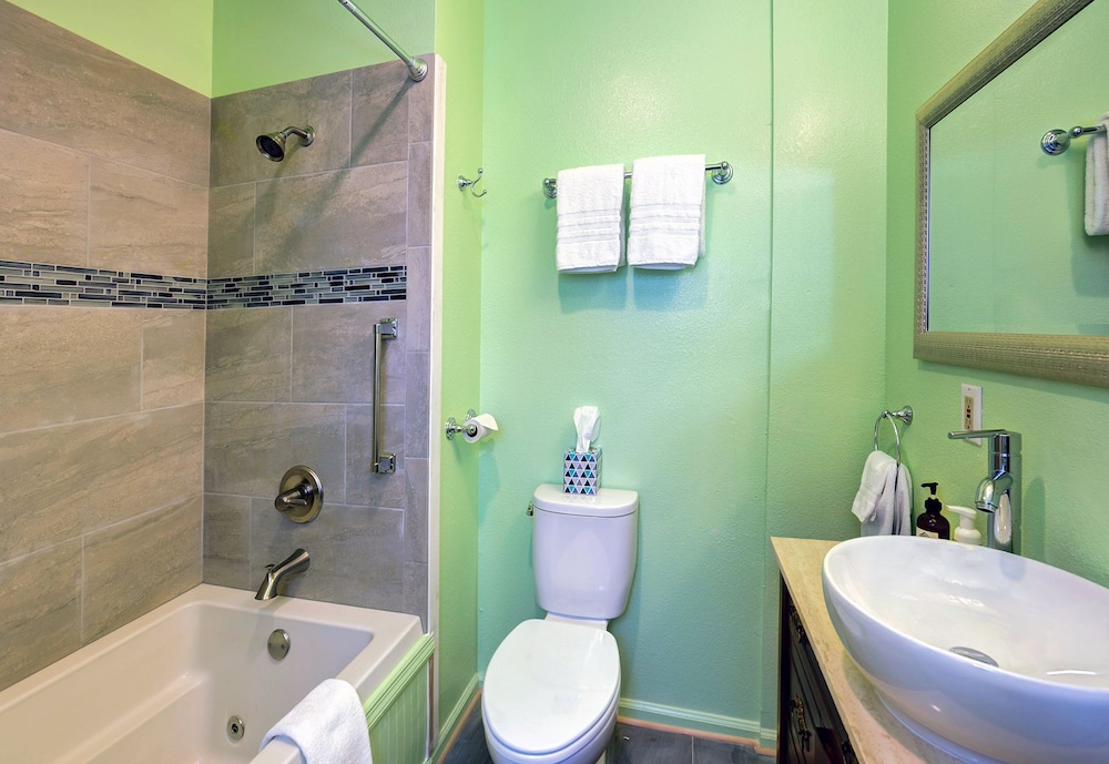 Ashland Vacations - Carlisle Garden Suites - Property Image 25