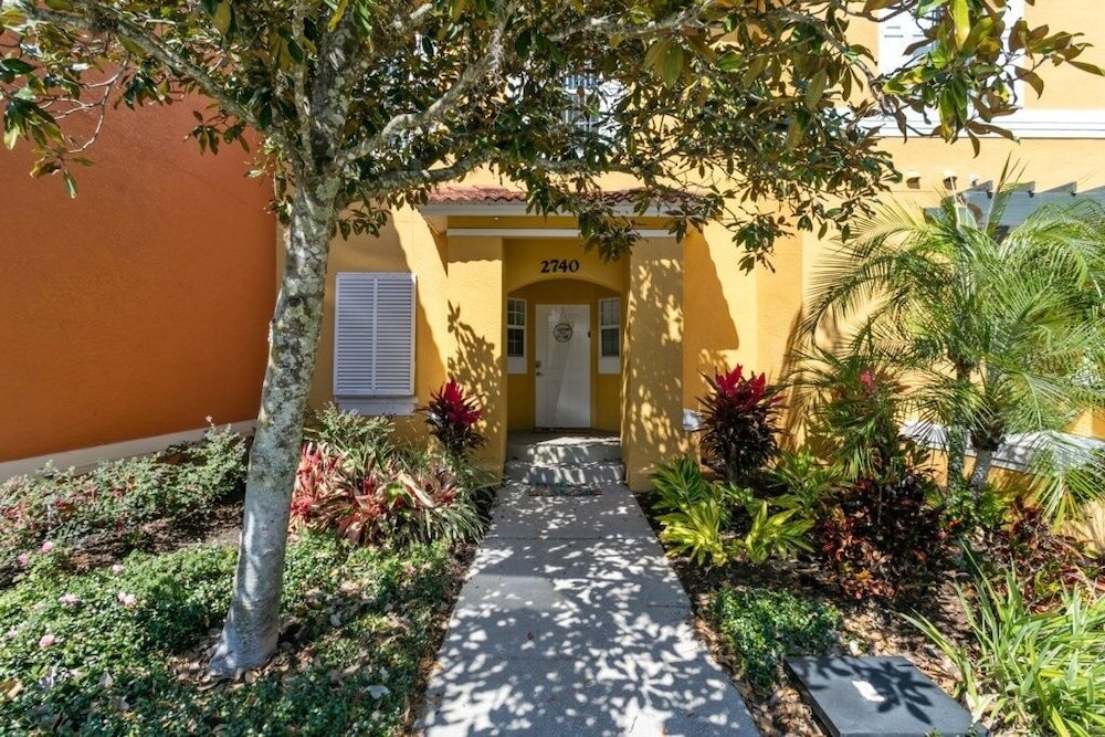 3 Bed Th 2 Miles From Disney Entrance Kissimmee 3 Bedroom Townhouse by Redawning - Image 1