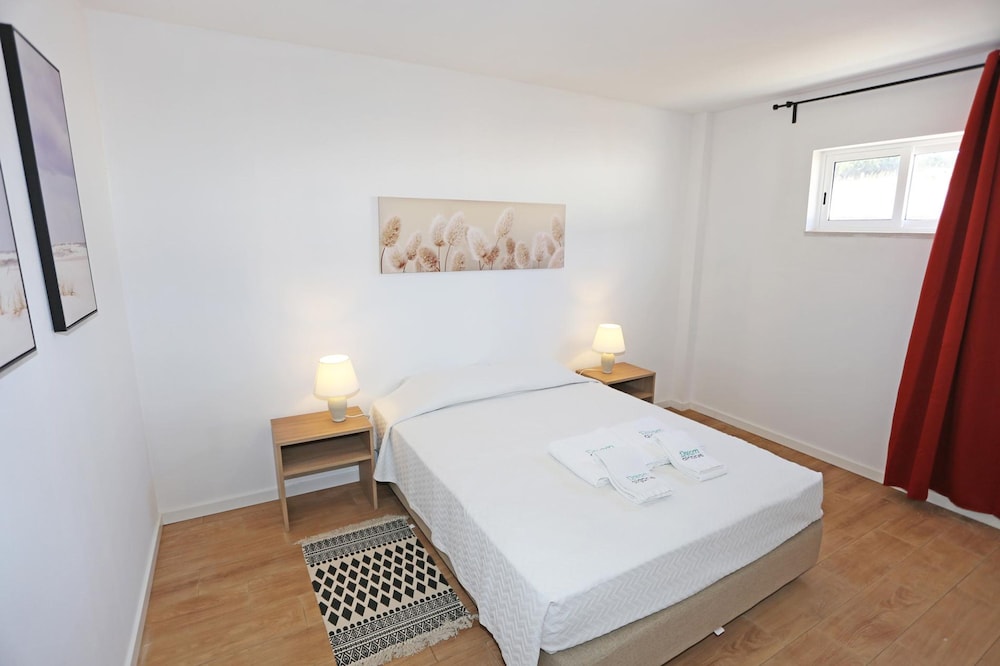X 10 - 2 Bed Apartment in Quinta da Ponte