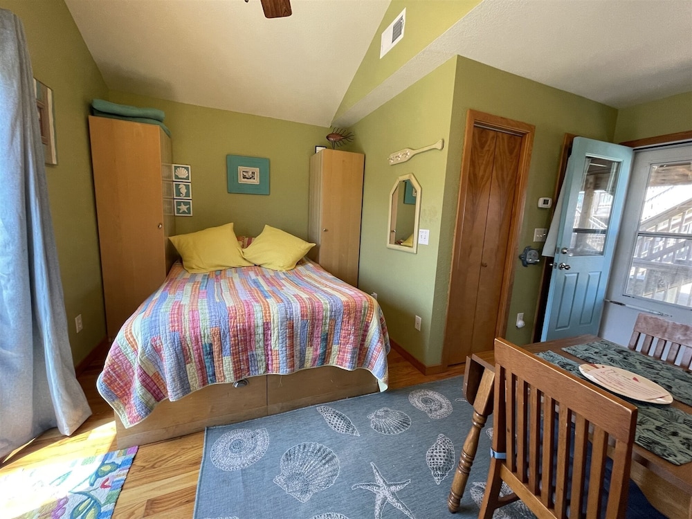 19 Oceans Door West Studio Bedroom Condo by RedAwning view 4