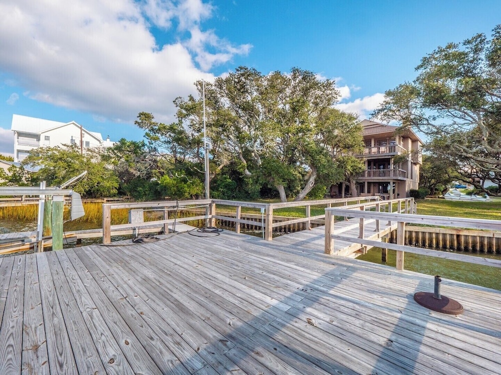 Nicholson Oaks by Topsail Realty