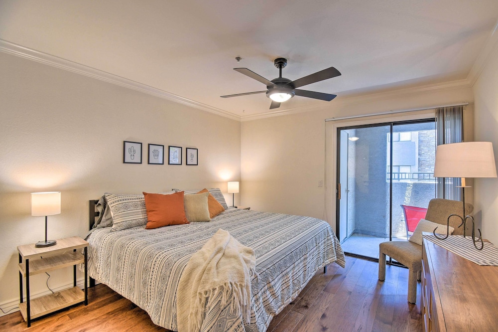 6 Mi to Downtown: Phoenix Condo w/ Pool Access!