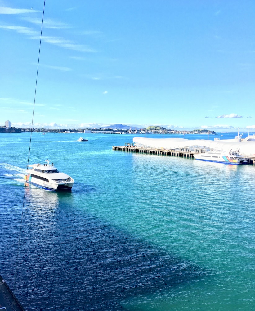 Hotel Princes Wharf - 1BR Comfortable Luxury - Image 1