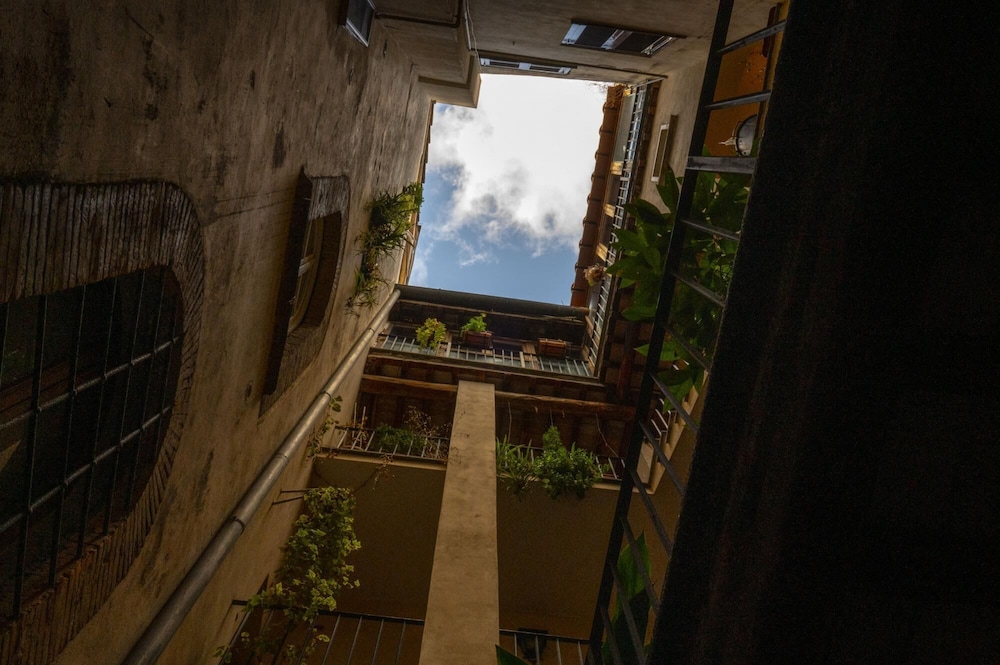 Artsy and Elegant Apartment Near Pantheon