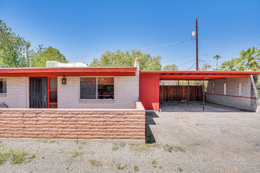 Tucson Townhome: 3 Mi to University of Arizona! view 2