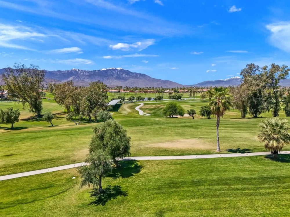 Fairway-view 3 Bedroom Condo in Palm Desert