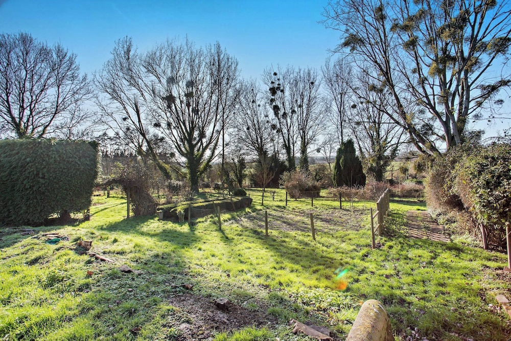 Old School House-2 Bedroom-sleeps 6-large Garden