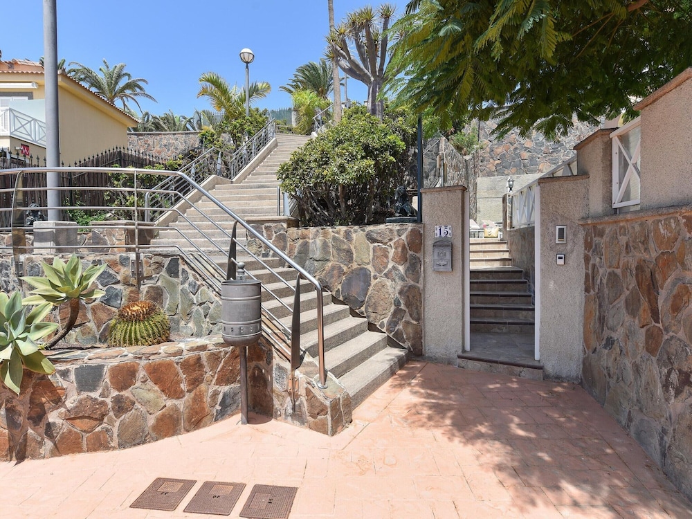 Belvilla by OYO Chalet Santa Ana 15