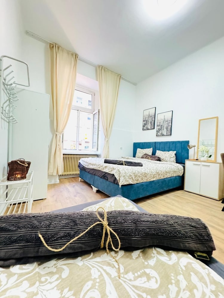 5BR Apt 10min to Matzleinsdorfer