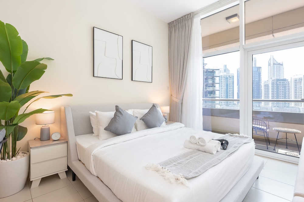 Minimalist and Modern Studio in Business Bay