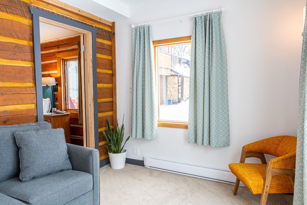 Earl Grey Lodge