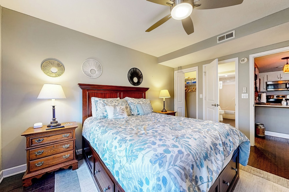 2BR Peaceful Home w/ Pool, Golf, Marina, W & D