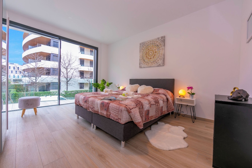 Magic Home view 3