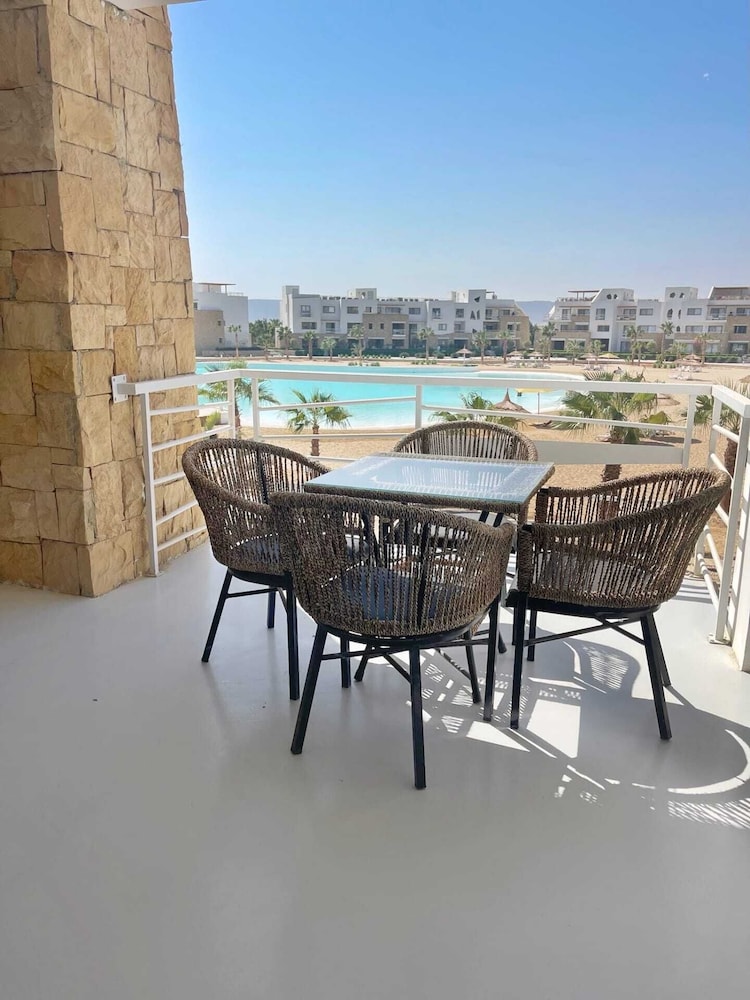 Xuru Stays I Charming & Beautifully Styled 3bdr @ Swan Lake Gouna