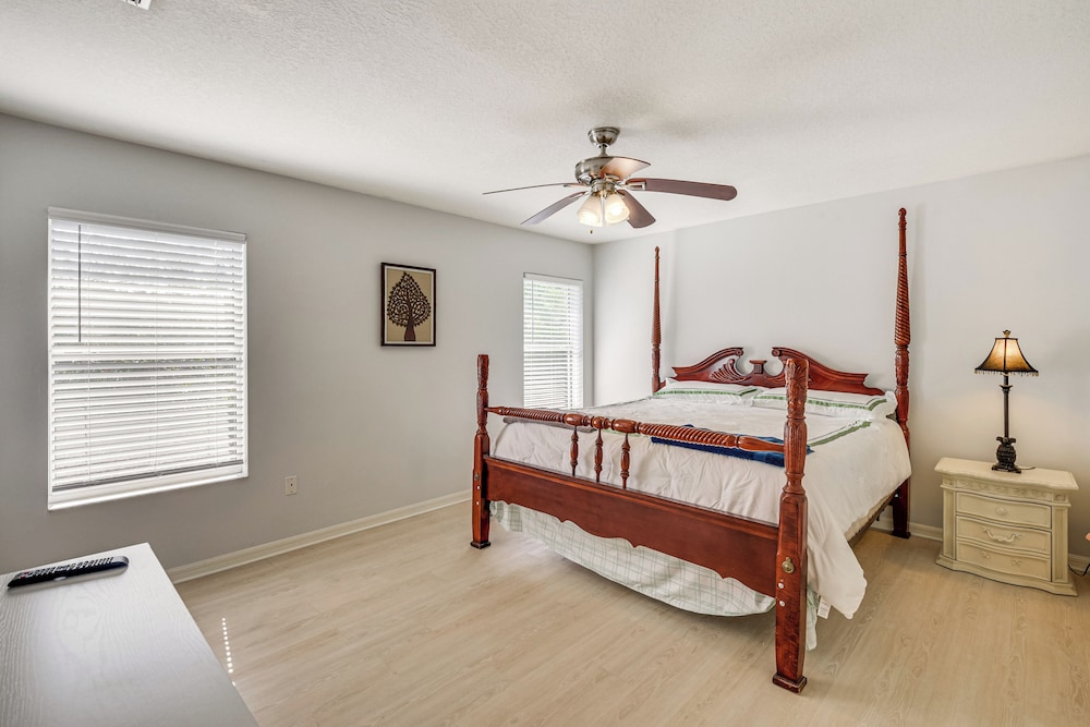 Pet-friendly Palm Coast Home: 8 Mi to Beach!