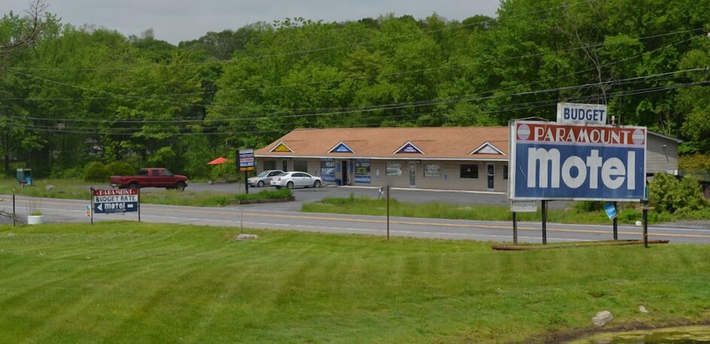 Paramount Motel