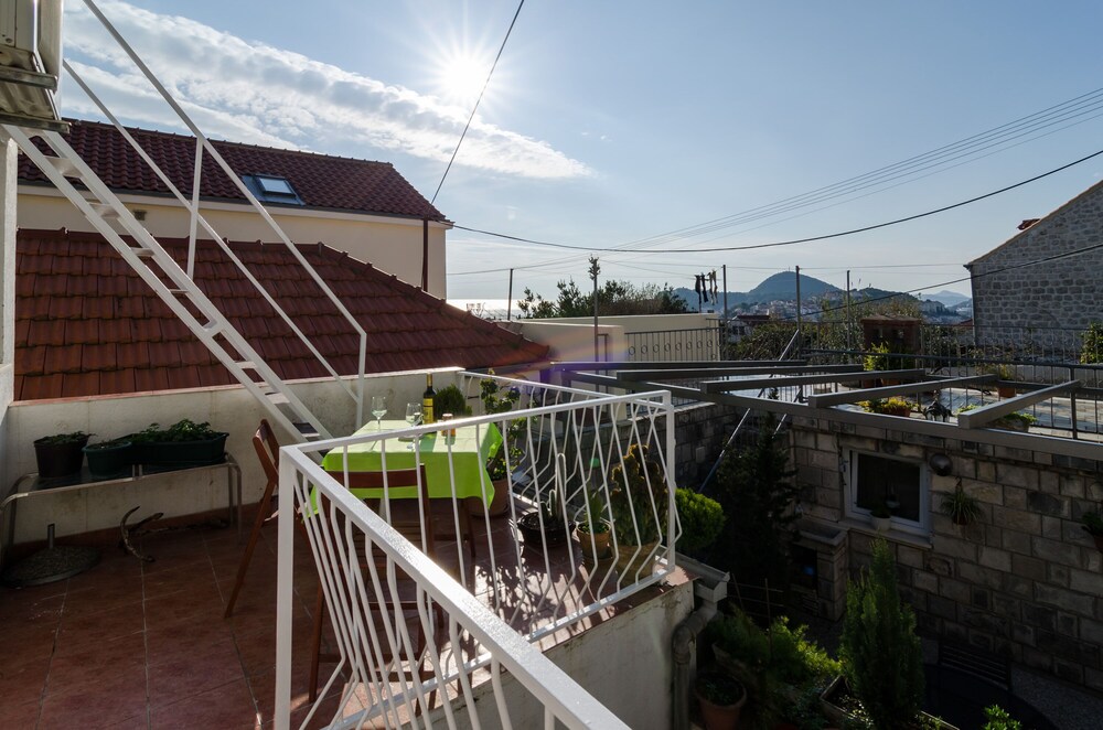 Guest House White Wave