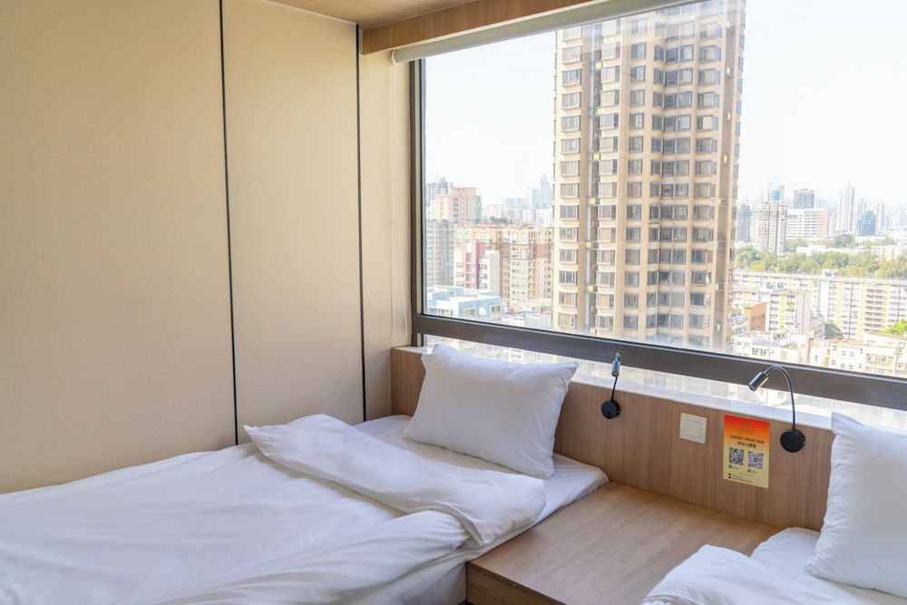 MIJ (KAI TAK) HOTEL