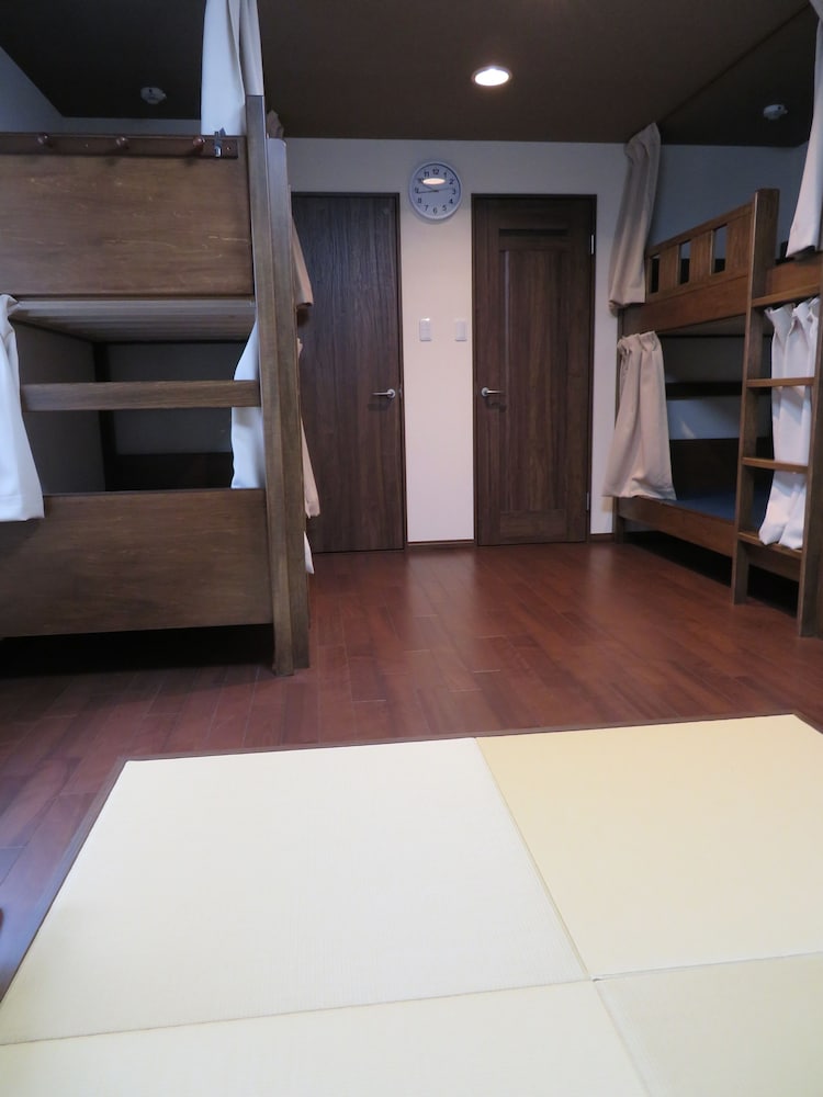 Azalea - Hostel