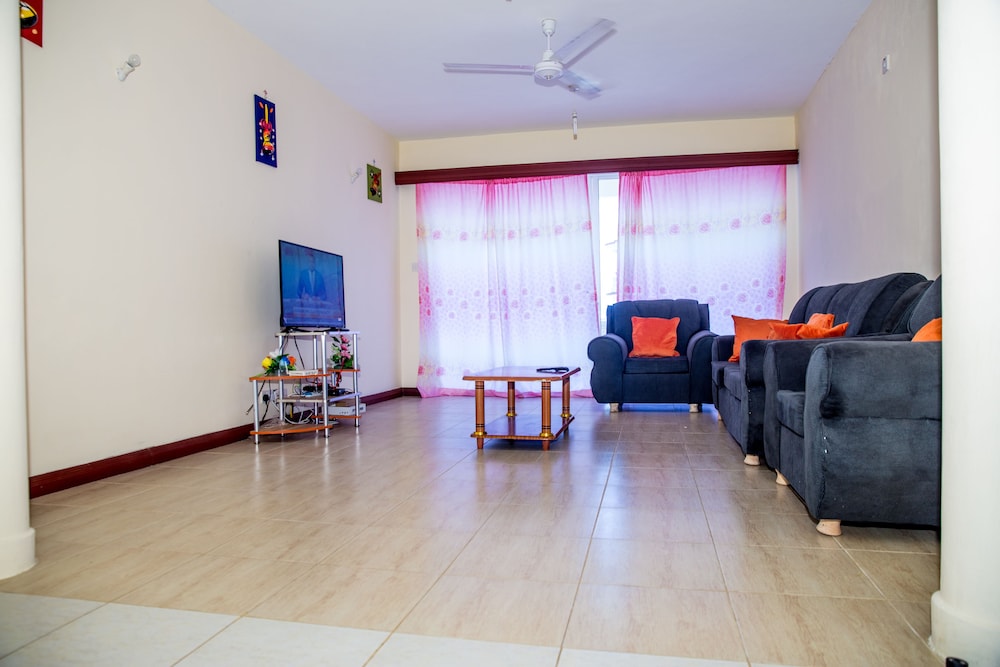 Safiri Kenya Home