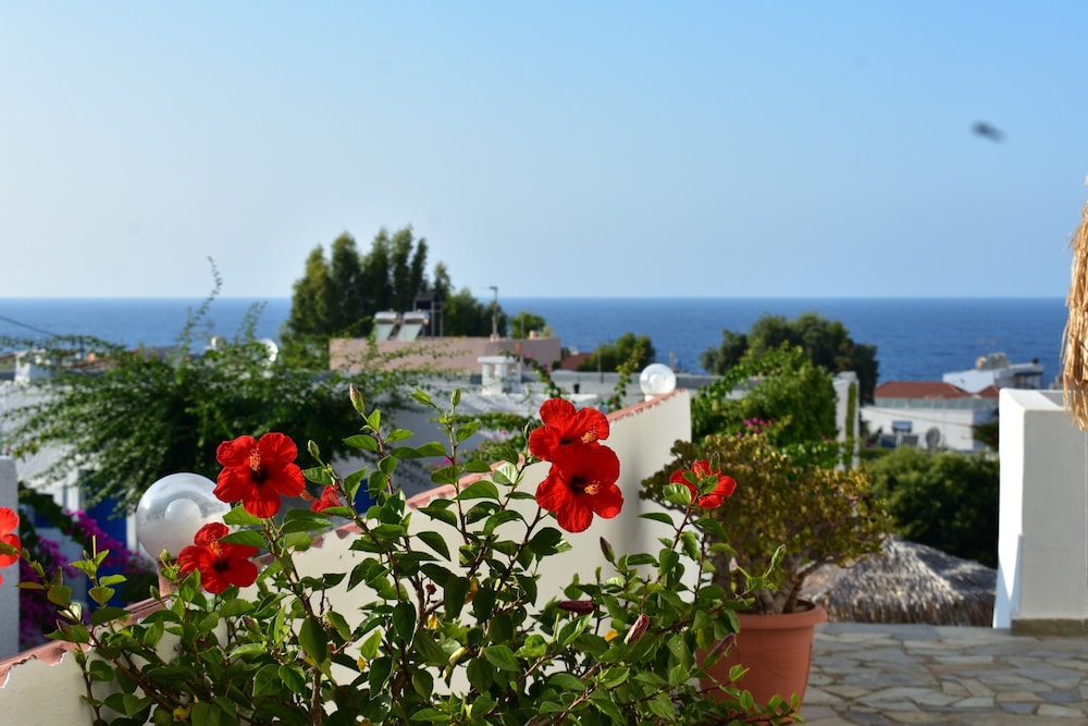Kasteli Studios & Apartments