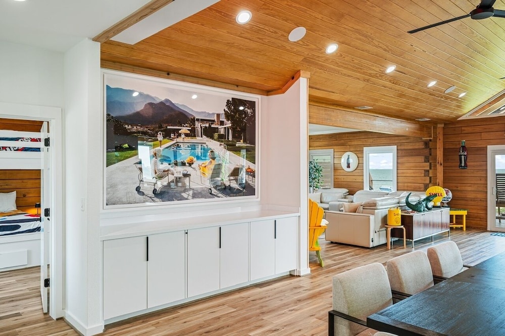 The Coppertone House 6 Bedroom Home