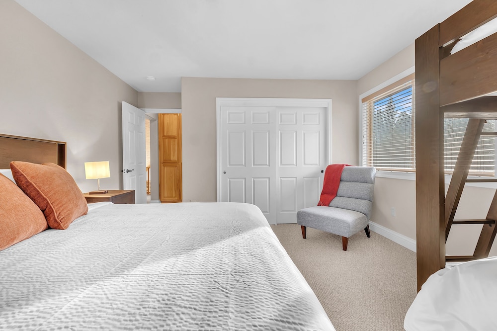 Prasad Retreat - Sunny Home W/ Deck & Air Hockey 3 Bedroom Home by Bear Valley Vacation Rentals