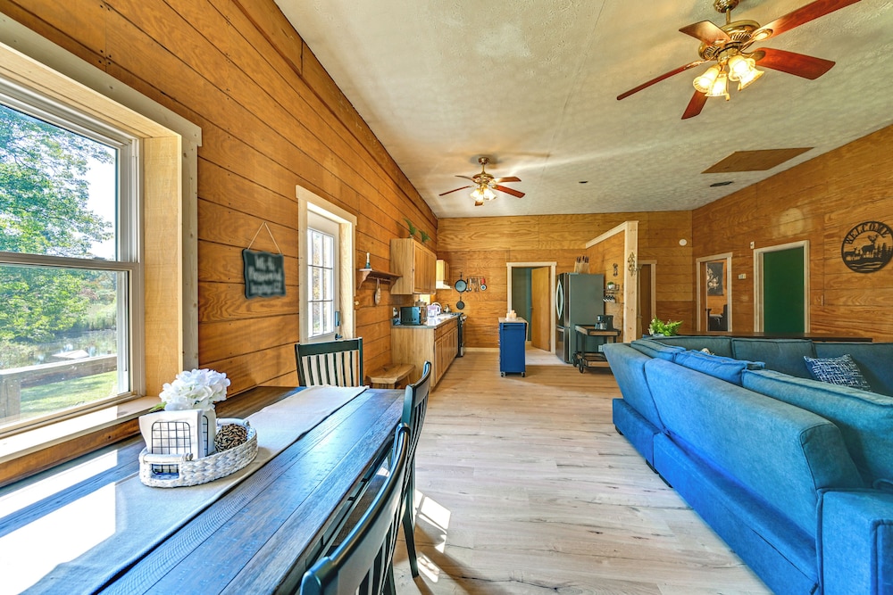 Ohio Hunters Cabin w/ Pond Access: Pets Welcome!
