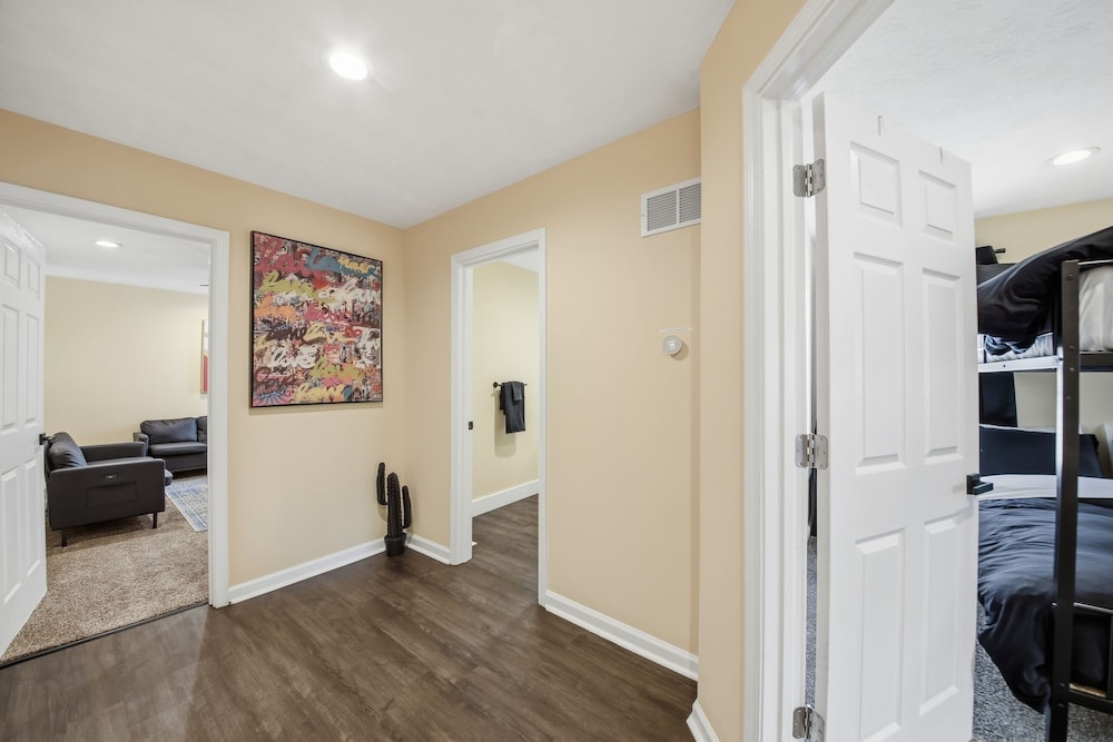 Spacious 2br Home North of Downtown Cincinnati 2 Bedroom Home