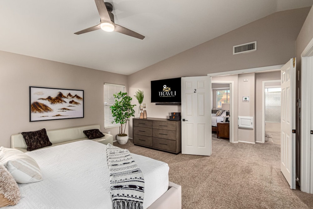 NEW Paradise Park Heated Pool Spa BBQ