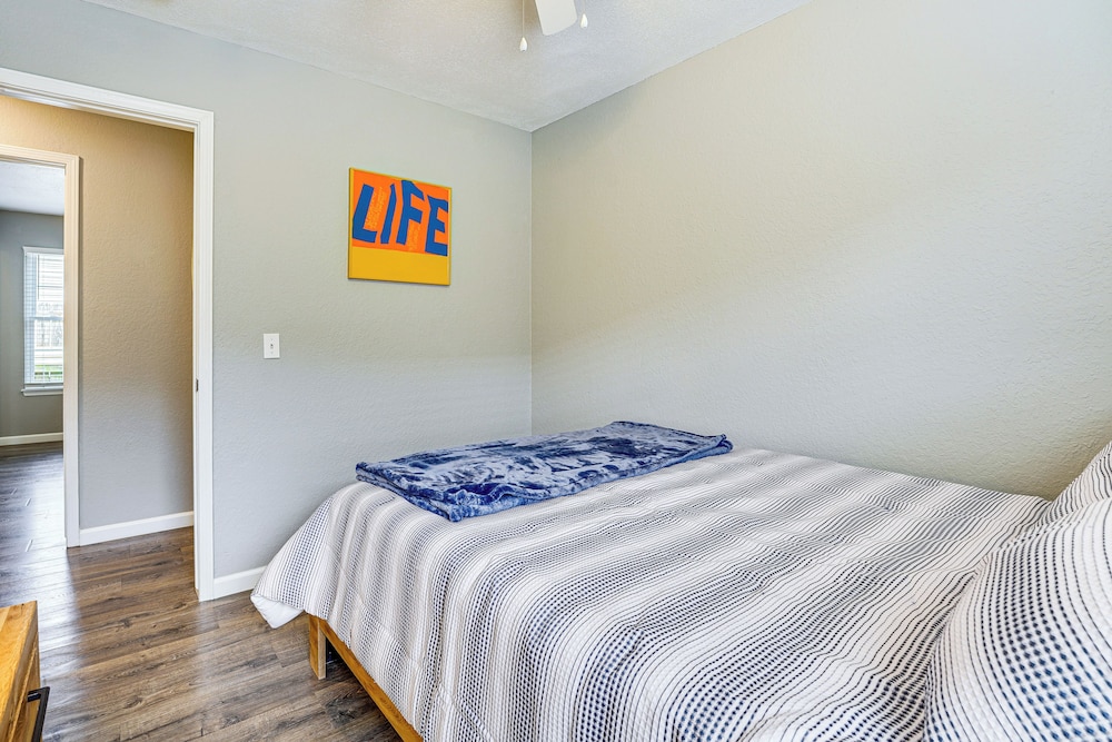 1 Mi to Dtwn: Bentonville Retreat w/ Patio