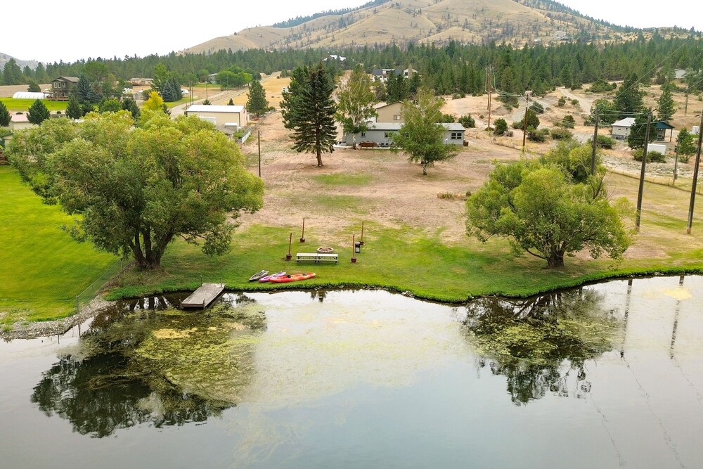 Riverfront Helena Retreat w/ Small Dock + Kayaks! view 5