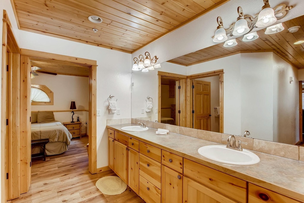 Estes Park Condos - Property Image 199