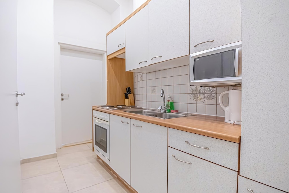 Bright Apartment Near Wiener Stadthalle