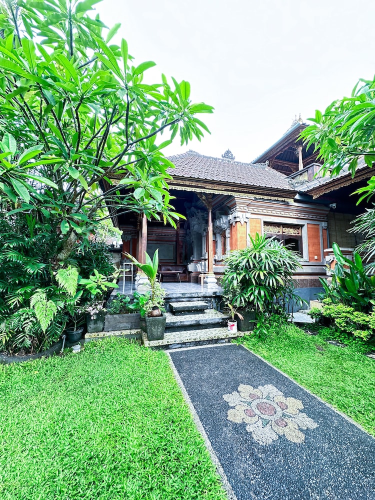 Ojeks Homestay view 2
