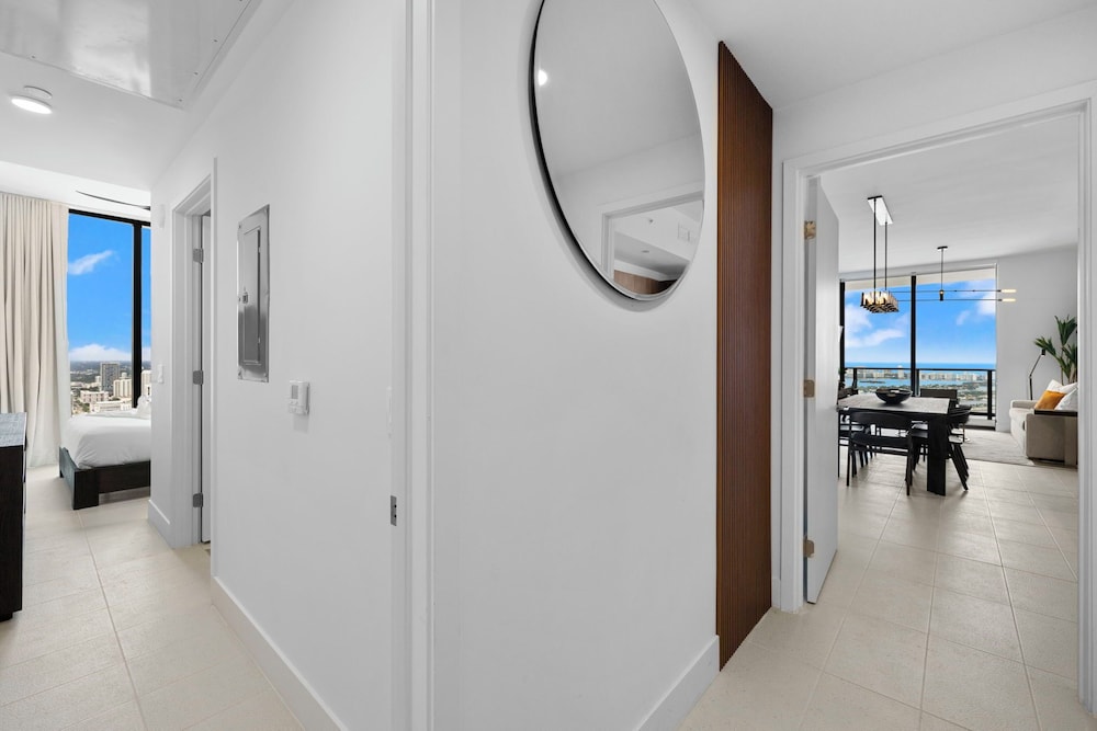 Lux Studio W City Views and Pool