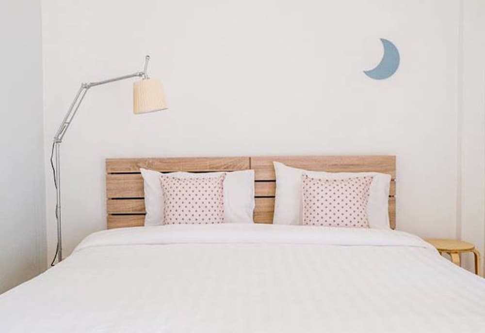 To the Moon Bed and Breakfast