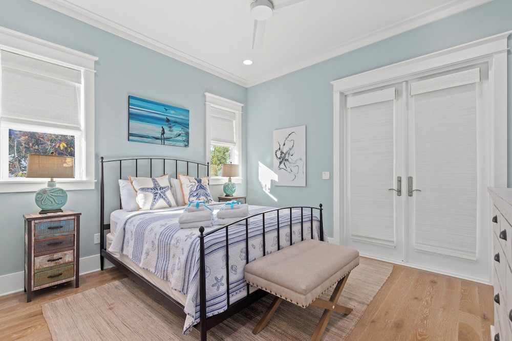 Sea Dlight: 3BR Beach Home Sleeps 10 With 4 Bikes in Watersound West