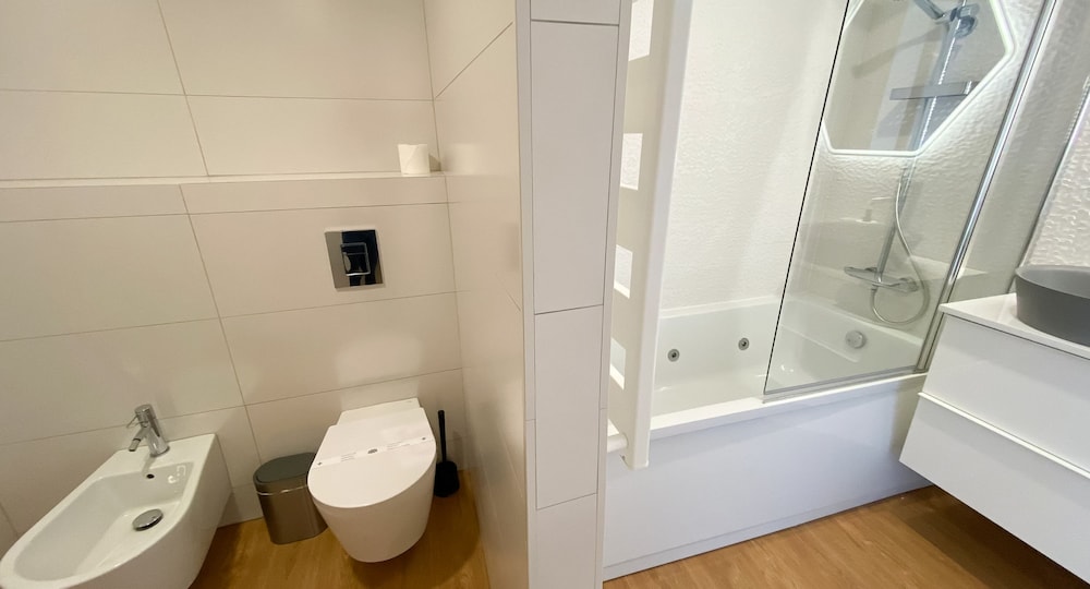 Penthouse Triplex com Jacuzzi T3 HsR Vilamarina