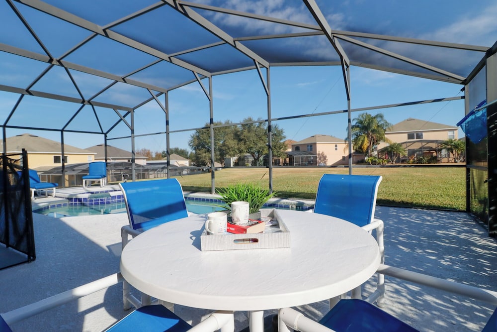 Emerald Island Retreat Near Parks