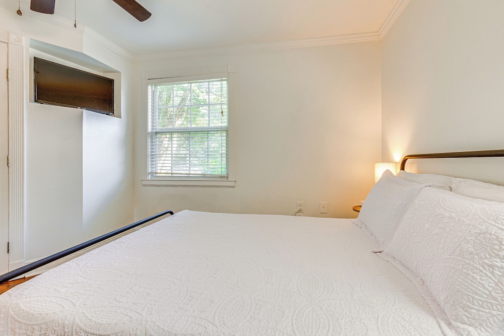 Pet-friendly Mobile Condo ~ 4 Mi to Downtown! view 5