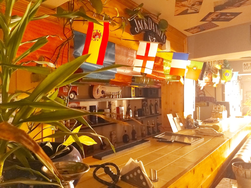 oak valley retreat homestay hostel cafe