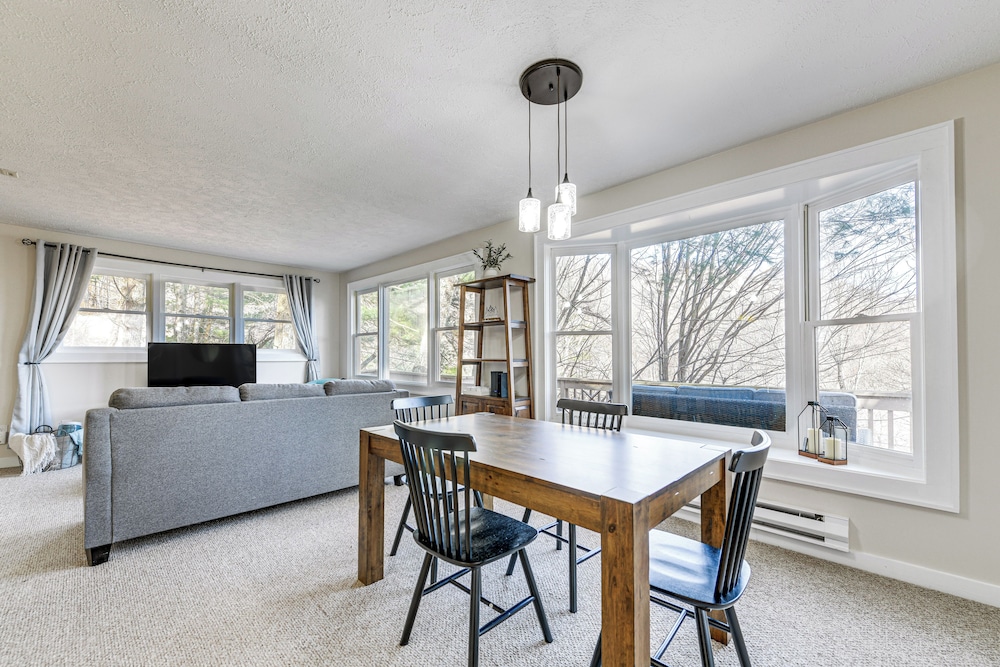 Hot Tub & Mountain Views: Waynesville Retreat!