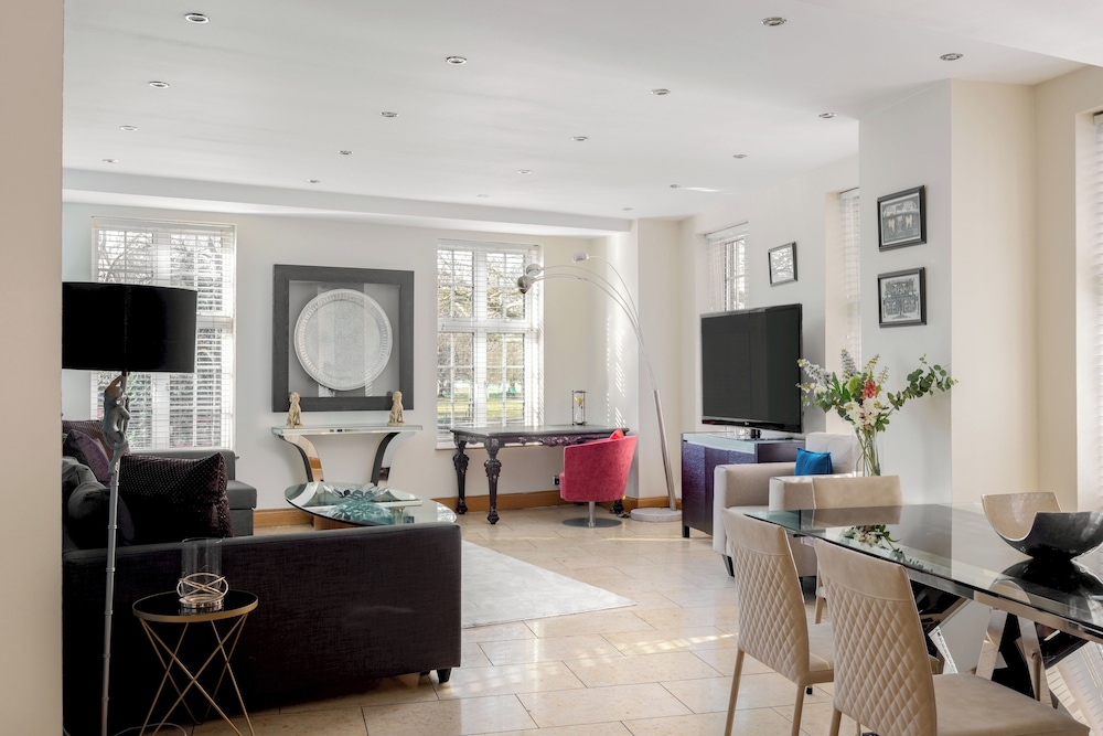 Park Lane 4-bed Mayfair Family House