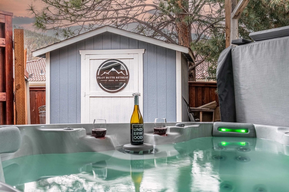 Hot Tub Pool Table Deck With Pilot Butte Views