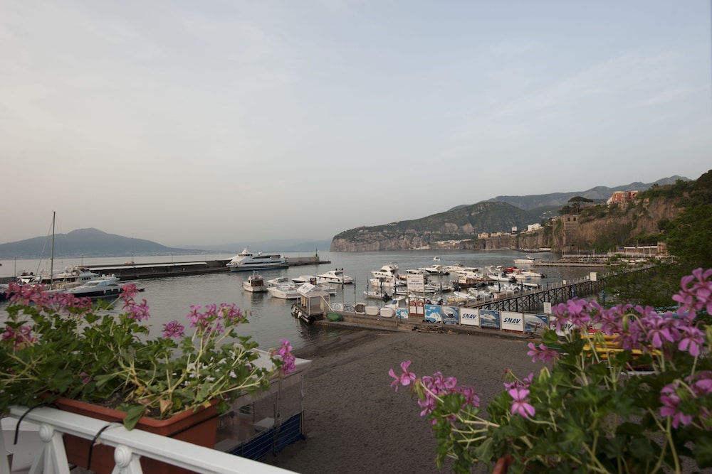 Surriento Suites