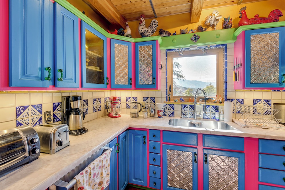Bike, Hike & Ski: Artsy Steamboat Springs Retreat!